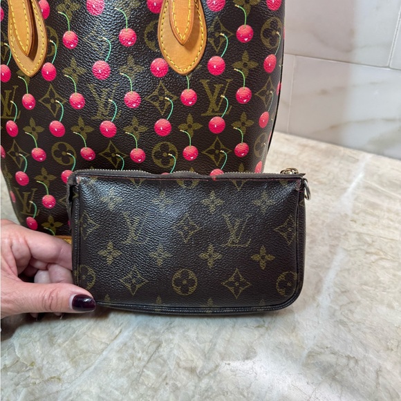 Louis Vuitton Monogram Murakami Cerises Bucket Bag and Pochette 2005 - Picture 14 of 16